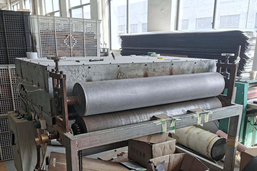The graining machine that embosses deck textures